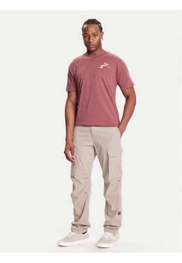 New Balance T-Shirt MT53931 Czerwony Regular Fit. Kolor: czerwony. Materiał: bawełna