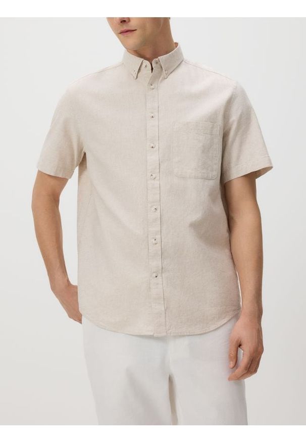 Reserved - Koszula regular z lnem - kremowy. Kolor: kremowy. Materiał: len