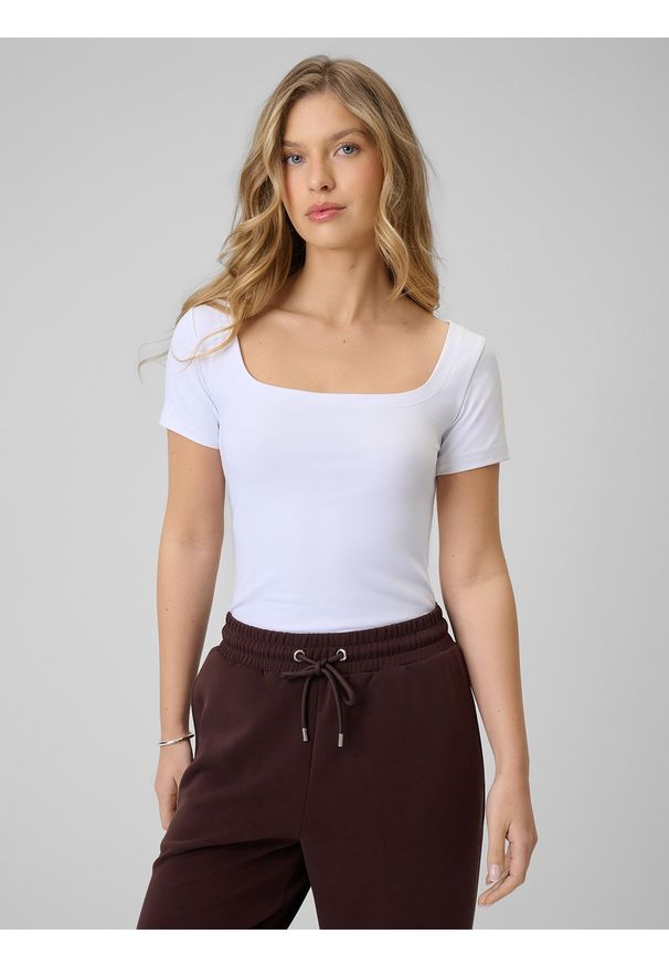 4f - 4F T-shirt slim gładki damski - biały XS. Okazja: na co dzień. Typ kołnierza: dekolt kwadratowy. Kolor: biały. Materiał: tkanina. Wzór: gładki. Styl: casual
