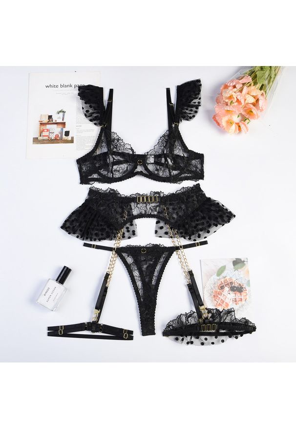 Intica - Komplet bielizny koronkowy z haftem Dionne. Kolor: czarny. Materiał: koronka. Wzór: haft