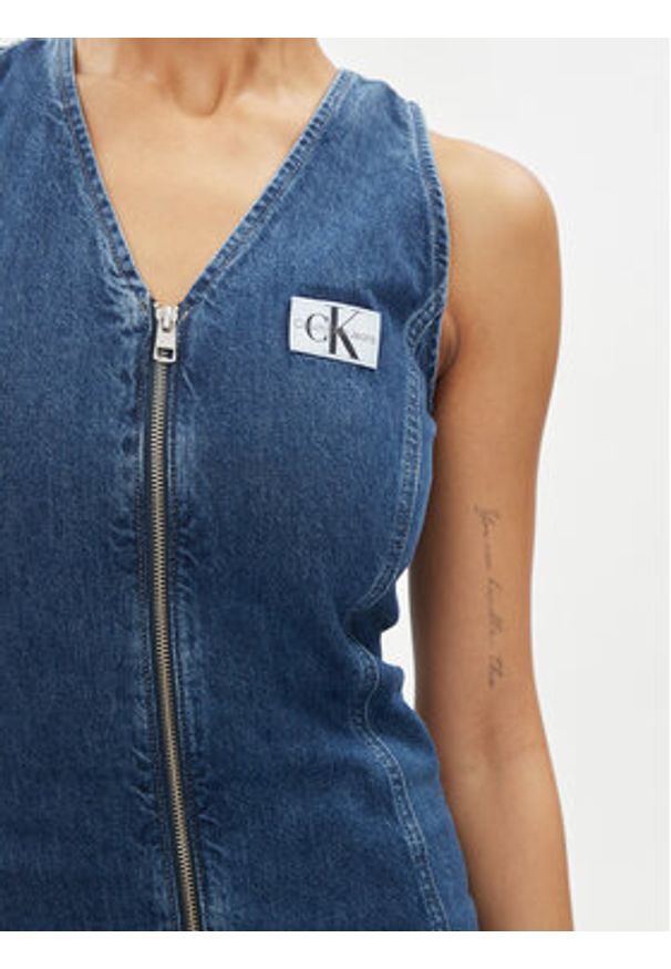 Calvin Klein Jeans Sukienka jeansowa J20J223431 Niebieski Slim Fit. Kolor: niebieski. Materiał: bawełna