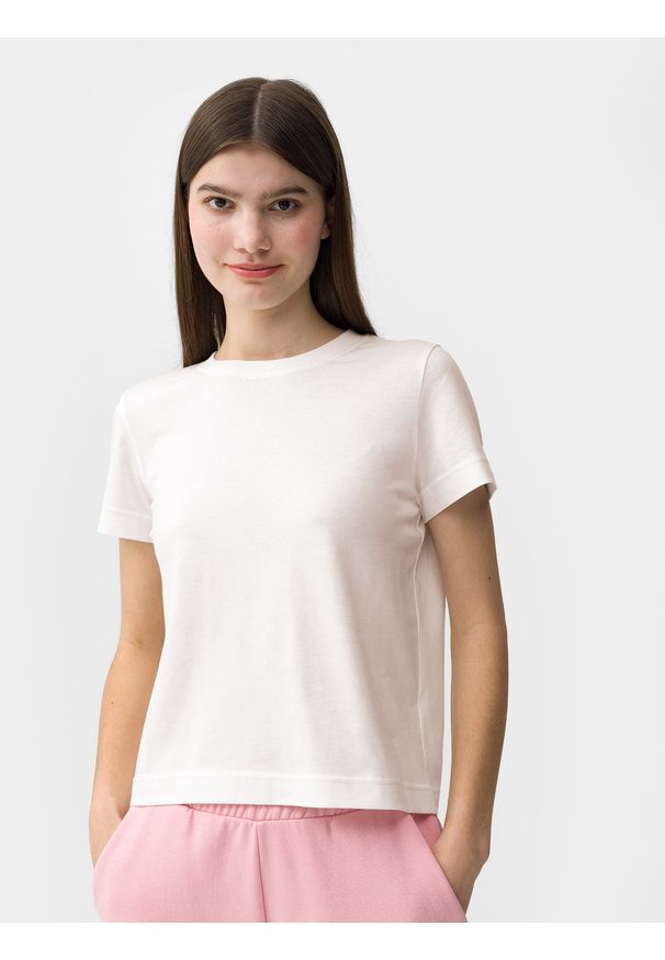 4f - T-shirt regular gładki damski. Okazja: na co dzień. Kolor: biały. Materiał: dzianina, skóra. Wzór: gładki. Styl: casual
