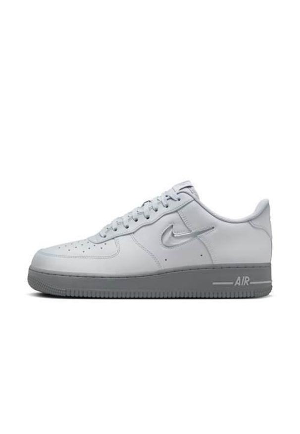 Buty do chodzenia męskie Nike Air Force 1 Jewel. Zapięcie: sznurówki. Kolor: szary. Materiał: guma, skóra, tkanina, materiał, syntetyk. Szerokość cholewki: normalna. Model: Nike Air Force. Sport: turystyka piesza