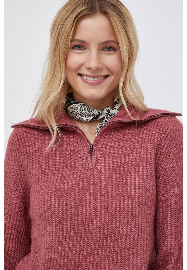 only - Only - Sweter. Okazja: na co dzień. Typ kołnierza: golf. Kolor: różowy. Materiał: włókno, dzianina, materiał. Długość rękawa: długi rękaw. Długość: krótkie. Styl: casual