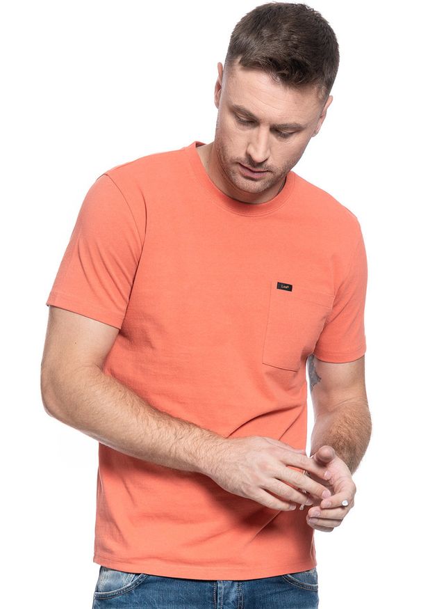 Lee - MĘSKI T-SHIRT LEE SS POCKET TEE PAPRIKA L64PSWNI 112115854