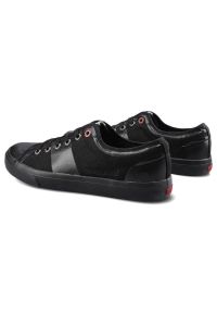 Trampki damskie Cross Jeans, z materiału tekstylnego o wzmocnionej strukturze z klasycznym sznurowaniem gumowym noskiem oraz płaską podeszwą, czarne,. Okazja: na co dzień. Kolor: czarny. Materiał: materiał, guma. Szerokość cholewki: normalna. Obcas: na płaskiej podeszwie. Styl: klasyczny #8