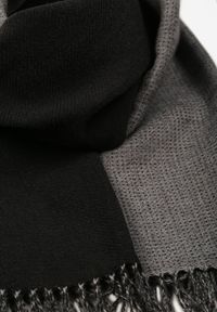Born2be - Czarny Klasyczny Szalik z Bawełny i Wiskozy z Frędzlami Vetilisa. Kolor: czarny. Materiał: bawełna, wiskoza. Styl: klasyczny #4