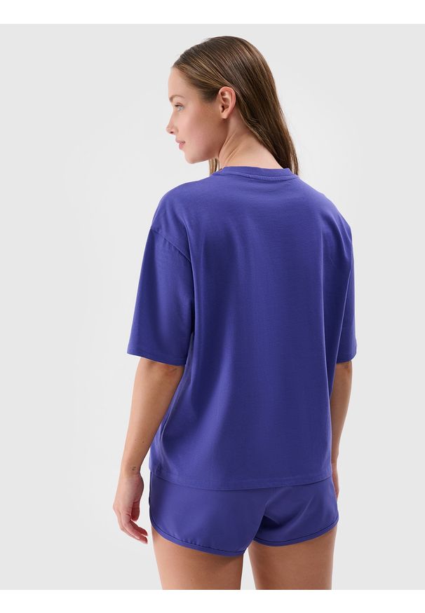 4f - 4F T-shirt oversize z nadrukiem damski - fioletowy M. Okazja: na co dzień. Kolor: fioletowy. Materiał: dzianina, bawełna, jersey. Długość rękawa: krótki rękaw. Długość: krótkie. Wzór: nadruk. Styl: klasyczny, sportowy, casual