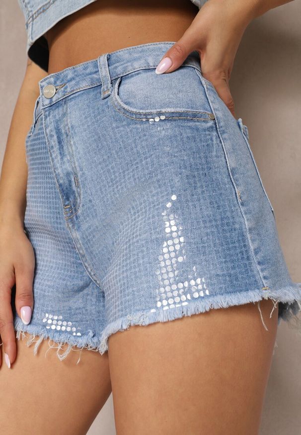 Renee - Niebieskie Szorty High Waist z Zamkiem Błyskawicznym i Nogawkami o Postrzępionym Wykończeniu Javela. Okazja: na spacer, na co dzień. Stan: podwyższony. Kolor: niebieski. Sezon: lato. Styl: casual