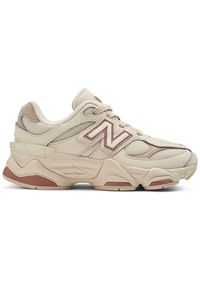 Buty dziecięce New Balance PC9060GC – beżowe. Okazja: na co dzień, na uczelnię. Kolor: beżowy. Materiał: syntetyk, materiał, guma. Szerokość cholewki: normalna. Sport: turystyka piesza