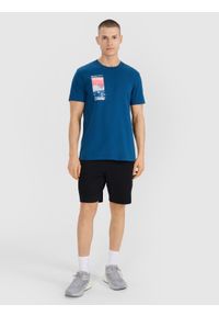 4f - 4F T-shirt regular z nadrukiem męski - turkusowy XXL. Okazja: na co dzień. Kolor: turkusowy. Materiał: bawełna, jersey, materiał. Długość rękawa: krótki rękaw. Długość: krótkie. Wzór: nadruk. Styl: sportowy, casual, elegancki, klasyczny