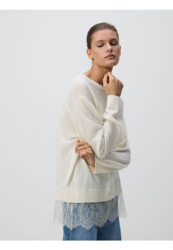 Reserved - Sweter z wełną - kremowy. Kolor: kremowy. Materiał: wełna