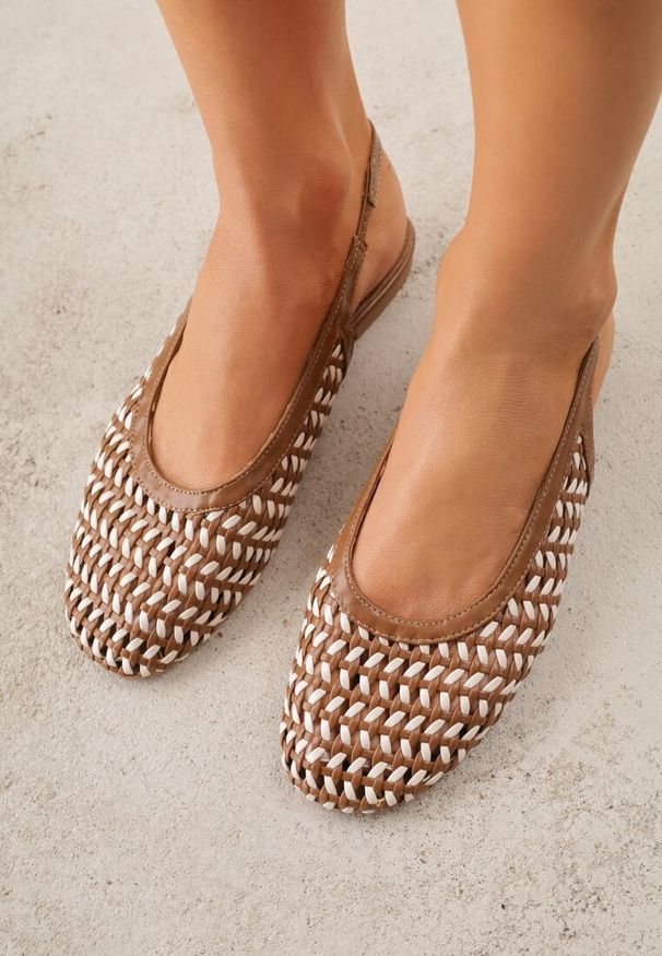 Renee - Brązowe Plecione Sandały Typu Slingback Ellariell. Okazja: na co dzień. Kolor: brązowy. Materiał: jeans, koronka. Wzór: ze splotem, koronka. Styl: casual