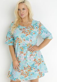 Born2be - Jasnoniebieska Trapezowa Sukienka Mini z Wiskozy w Kwiaty Donnia. Kolor: niebieski. Materiał: wiskoza. Wzór: kwiaty. Sezon: wiosna, lato. Typ sukienki: trapezowe. Długość: mini #5