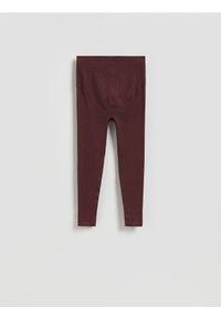 Reserved - Bezszwowe legginsy - brązowy. Kolor: brązowy. Materiał: dzianina. Wzór: prążki