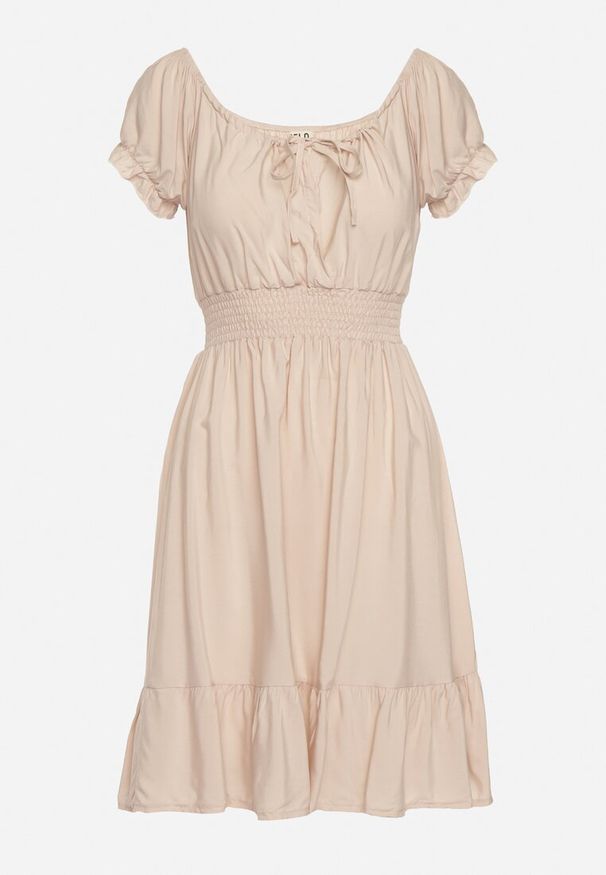 Born2be - Beżowa Wiskozowa Sukienka z Gumkami w Pasie Ściągana przy Dekolcie z Falbanką Tiimamla. Okazja: na co dzień. Kolor: beżowy. Materiał: wiskoza. Długość rękawa: krótki rękaw. Sezon: wiosna, lato. Typ sukienki: proste. Styl: casual