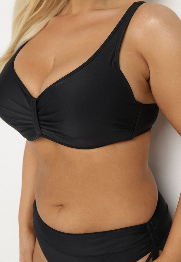 Born2be - Czarne Bikini Biustonosz z Marszczeniem i Majtki Figi ze Ściągaczami Sarimine. Kolekcja: plus size. Kolor: czarny. Materiał: jeans
