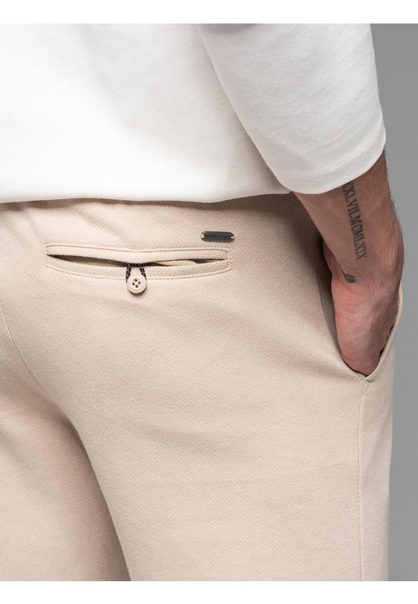 Ombre Clothing - Casualowe szorty męskie SLIM FIT z dzianiny żakardowej – beżowe V2. Okazja: na co dzień. Kolor: beżowy. Materiał: żakard, dzianina. Styl: casual