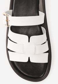 Renee - Białe Klapki z Przekładanymi Paskami i Regulacją z Klamrą Celilye. Okazja: na co dzień. Kolor: biały. Materiał: koronka. Sezon: lato. Styl: casual, boho #3