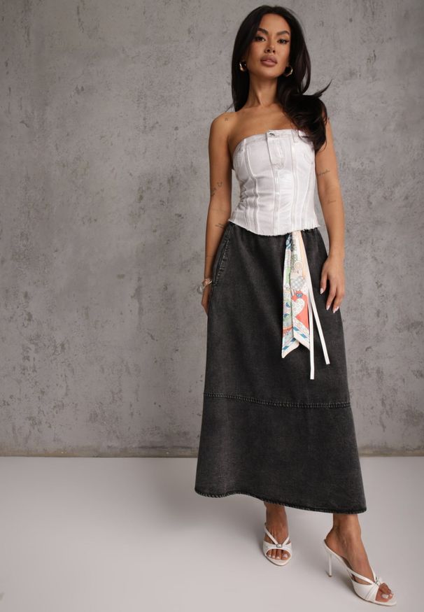 Renee - Czarna Bawełniana Spódnica Jeansowa o Rozkloszowanym Kroju z Ozdobnym Paskiem Eatiane. Okazja: na co dzień. Kolor: czarny. Materiał: jeans, bawełna. Styl: casual, klasyczny