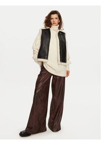 Pieces Bezrękawnik Janelle 17152466 Czarny Regular Fit. Kolor: czarny. Materiał: skóra. Długość rękawa: bez rękawów #9