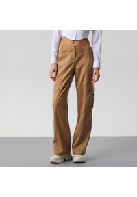 Sinsay - Spodnie cargo - Beżowy. Kolor: beżowy #1