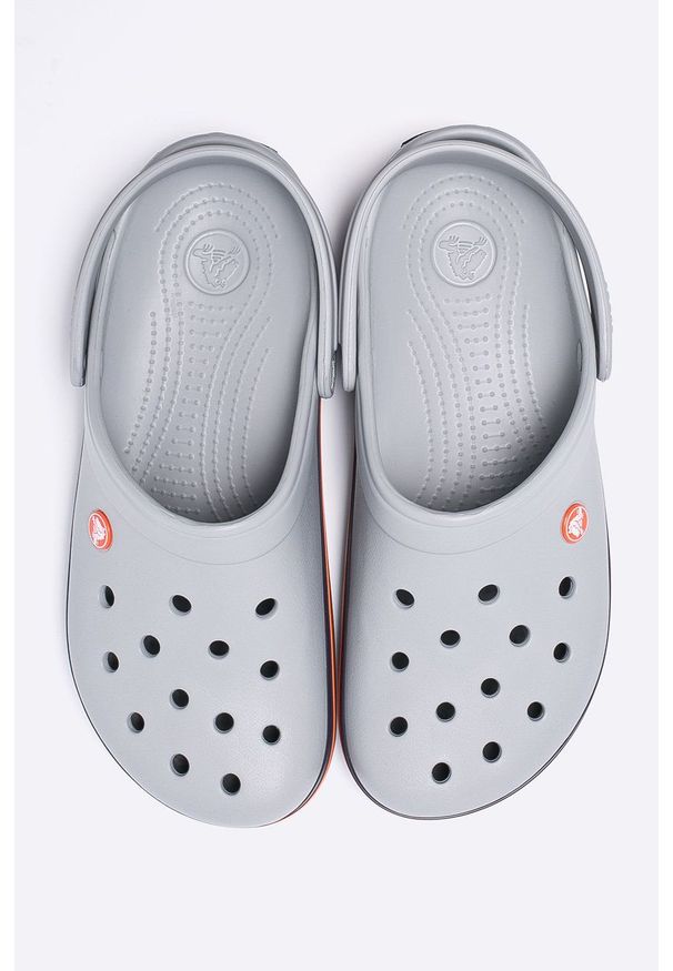 Crocs - Klapki. Kolor: szary. Materiał: materiał. Wzór: gładki. Obcas: na obcasie. Wysokość obcasa: niski