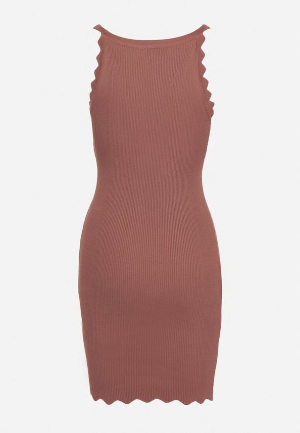 Born2be - Ciemnoróżowa Sukienka Kalerine. Typ kołnierza: dekolt halter. Kolor: różowy. Materiał: prążkowany, dzianina. Długość rękawa: bez rękawów. Wzór: jednolity