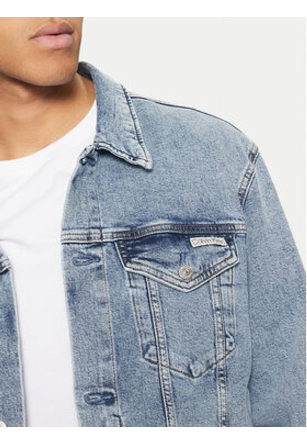 Calvin Klein Jeans Kurtka jeansowa J30J326552 Niebieski Straight Fit. Kolor: niebieski. Materiał: bawełna
