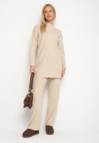 Born2be - Beżowy Dzianinowy Komplet z Bawełną Długi Sweter i Szerokie Spodnie z Tłoczeniem Otida. Kolor: beżowy. Materiał: dzianina, bawełna #2