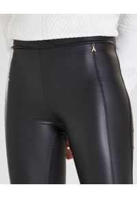 Patrizia Pepe - PATRIZIA PEPE - Czarne legginsy ze skóry syntetycznej. Stan: podwyższony. Kolor: czarny. Materiał: syntetyk, skóra #3