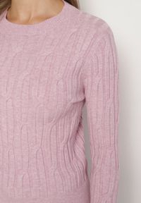 Born2be - Jasnoróżowy Sweter z Wiskozą Ozdobiony Tłoczeniem Savinia. Okazja: na spotkanie biznesowe, na co dzień. Kolor: różowy. Materiał: wiskoza. Wzór: aplikacja. Styl: biznesowy, casual, elegancki #6