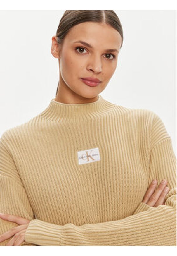 Calvin Klein Jeans Sweter J20J223609 Beżowy Loose Fit. Kolor: beżowy. Materiał: bawełna