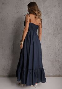 Renee - Granatowa Rozkloszowana Sukienka z Bawełny z Wiązanymi Ramiączkami Milistia. Okazja: na co dzień. Typ kołnierza: dekolt gorset. Kolor: niebieski. Materiał: bawełna. Długość rękawa: na ramiączkach. Typ sukienki: gorsetowe. Styl: casual, elegancki #3