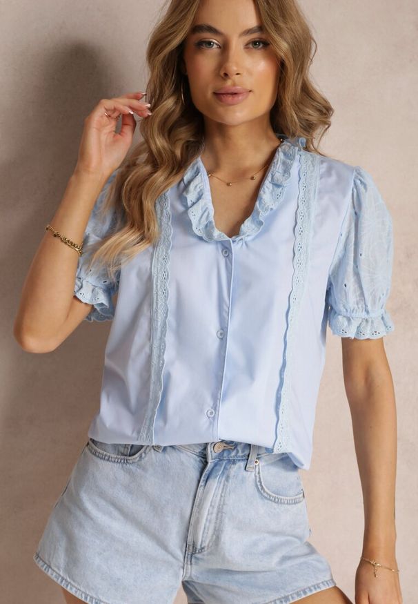 Renee - Niebieska Koszula z Bufiastymi Rękawami i Koronkowymi Wstawkami Rathima. Okazja: na co dzień. Kolor: niebieski. Materiał: koronka. Wzór: ażurowy. Styl: casual