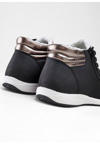 bonprix - Wysokie sneakersy z zamkiem. Zapięcie: zamek. Kolor: czarny. Materiał: materiał. Sezon: zima #2