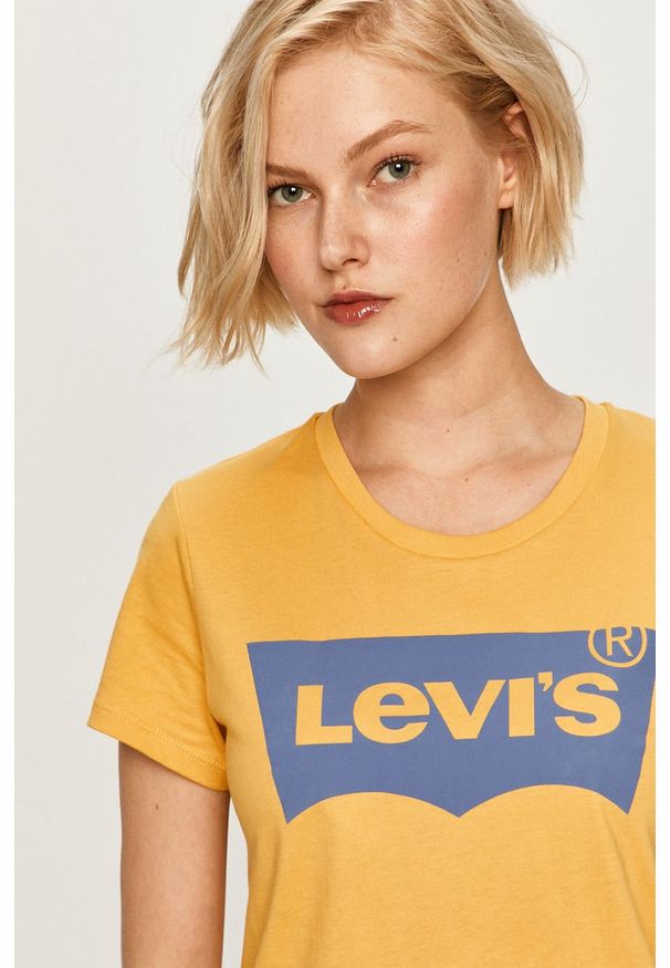 Levi's® - Levi's - T-shirt. Okazja: na spotkanie biznesowe, na co dzień. Kolor: żółty. Materiał: bawełna, dzianina. Wzór: nadruk. Styl: biznesowy, casual