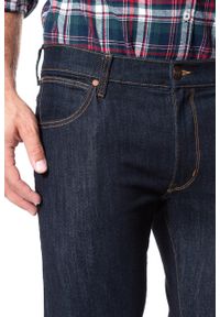 Wrangler - WRANGLER LARSTON MĘSKIE SPODNIE JEANSOWE JEANSY DARK RINSE W18SP690A. Wzór: jednolity #7