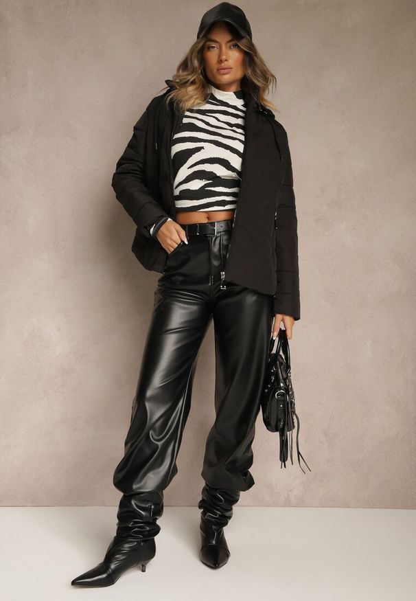 Renee - Czarna Pikowana Kurtka Przejściowa z Kapturem Cinetta. Typ kołnierza: kaptur. Kolor: czarny. Materiał: jeans, poliester. Styl: elegancki