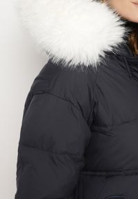 Born2be - Granatowa Kurtka Pikowana z Odpinanym Futerkiem Nomizia. Okazja: na co dzień, na spacer. Kolor: niebieski. Materiał: futro. Sezon: zima. Styl: casual, elegancki #5