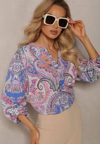 Renee - Niebiesko-Fioletowa Bluzka Koszula z Kolorowym Ornamentalnym Wzorem i Guzikami Przy Dekolcie Adelra. Kolor: niebieski. Wzór: kolorowy #4