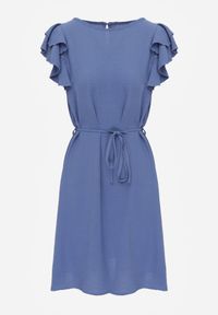 Renee - Granatowa Rozkloszowana Sukienka z Falbankami przy Rękawach Wiązana w Talii Paskiem Rissada. Okazja: na imprezę. Typ kołnierza: kołnierz z falbankami. Kolor: niebieski. Typ sukienki: rozkloszowane #8