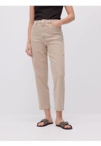 Reserved - Jeansy mom fit - kremowy. Stan: podwyższony. Kolor: kremowy #1
