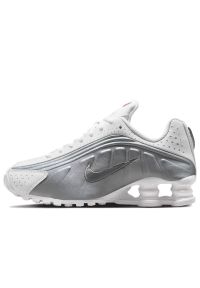 Buty młodzieżowe Nike Shox R4 CW2626-101 - biało-szare. Kolor: biały, szary, wielokolorowy. Materiał: guma, syntetyk, materiał. Szerokość cholewki: normalna. Sezon: lato