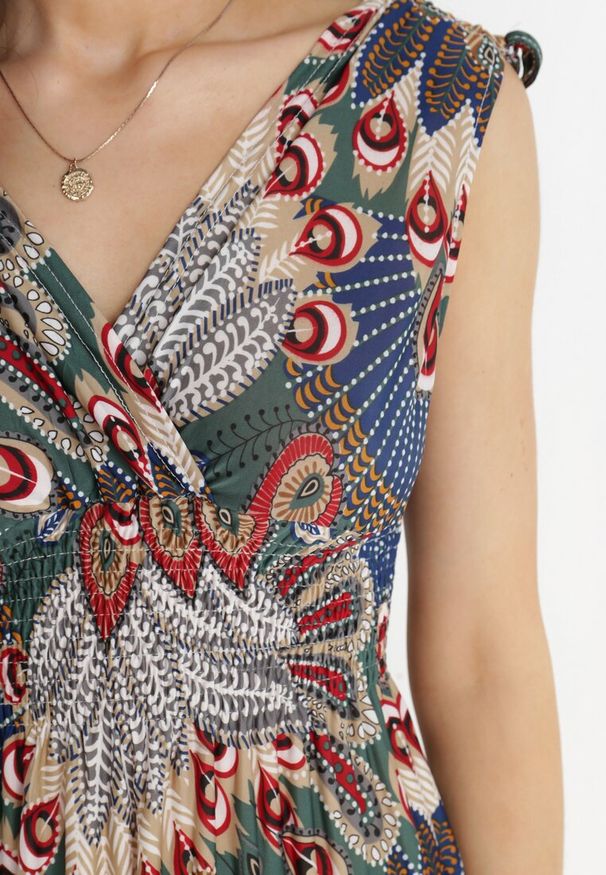 Born2be - Zielona Sukienka Olon. Okazja: na co dzień. Kolor: zielony. Długość rękawa: bez rękawów. Wzór: kolorowy, aplikacja. Sezon: lato. Typ sukienki: kopertowe, proste. Styl: casual. Długość: mini