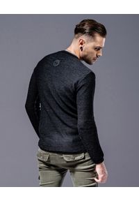 GUNS & TUXEDOS - Czarny sweter Edox. Okazja: na co dzień. Kolor: czarny. Materiał: tkanina. Długość rękawa: długi rękaw. Długość: długie. Styl: klasyczny, casual, elegancki #7