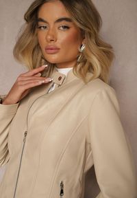 Renee - Beżowa Kurtka Ramoneska z Ozdobnymi Przeszyciami Idivona. Okazja: na co dzień, na imprezę. Kolor: beżowy. Materiał: jeans. Styl: casual #4