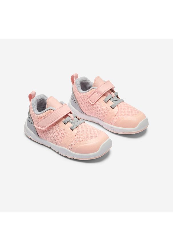 Decathlon - Buty dla dzieci Domyos 520 I Learn Breath+++. Zapięcie: rzepy. Kolor: różowy. Materiał: materiał. Sport: turystyka piesza