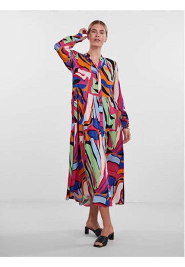 YAS Sukienka koszulowa 26027838 Kolorowy Regular Fit. Materiał: wiskoza. Wzór: kolorowy. Typ sukienki: koszulowe