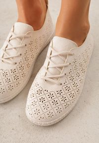 Renee - Beżowe Ażurowe Tenisówki w Stylu Boho Tidira. Okazja: na co dzień. Kolor: beżowy. Wzór: ażurowy. Sezon: wiosna. Styl: boho #9